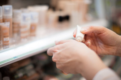 廣州蘿薇 化妝品代加工助力企業(yè)邁向財富未來